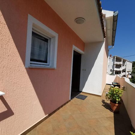 Apartment Martina Banjol Exterior foto