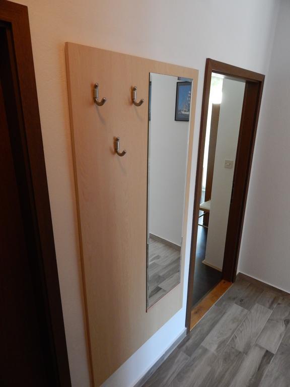 Apartment Martina Banjol Exterior foto